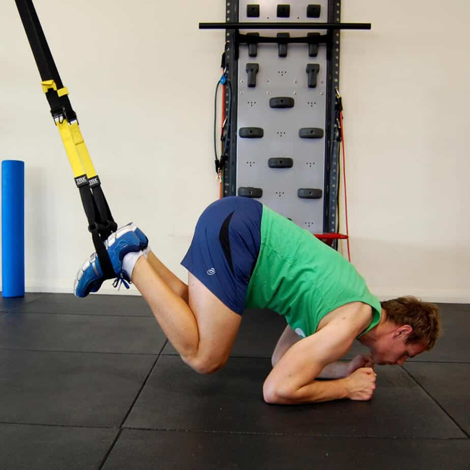 Man performing the TRX body saw with crunch